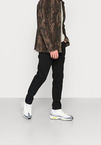 Edwin Jeansy Zwężane