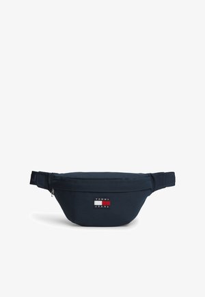 Sac banane Tommy Jeans bleu marine avec poche avant zippée et sangle ajustable, affichant le logo de la marque en rouge, blanc et bleu.