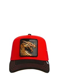 Cappello rosso con visiera nera, caratterizzato da un drago dorato ricamato su una toppa quadrata con la scritta "BESTIA" e lati in rete nera a contrasto.