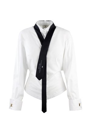 Camicia di cotone bianca con maniche lunghe, dotata di una cravatta in raso nero, dettagli in oro con le lettere E e F ai polsini, e una silhouette aderente.
