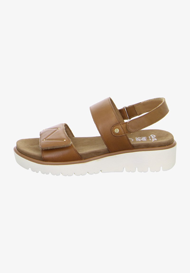Braune Ledersandale mit einem breiten Riemen über dem Zeh, verstellbarem Knöchelriemen und weißer Gummisohle mit texturiertem Muster.