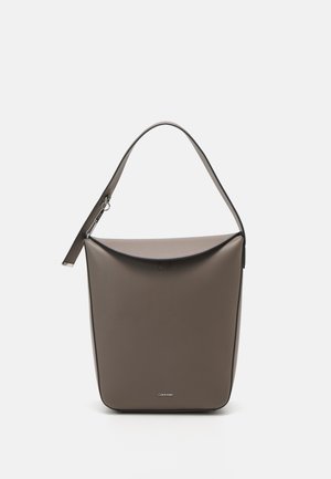 Calvin Klein SOFT SCULPT BUCKET BAG - Handtas - cinder