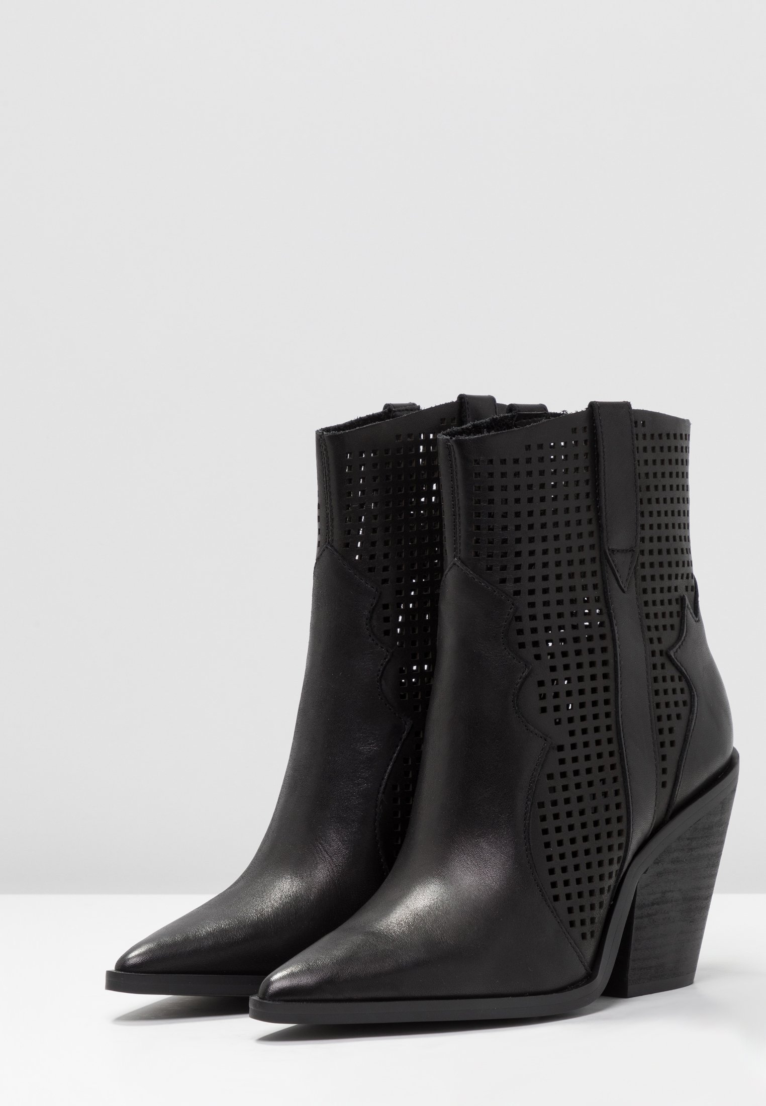 steve madden violet boot