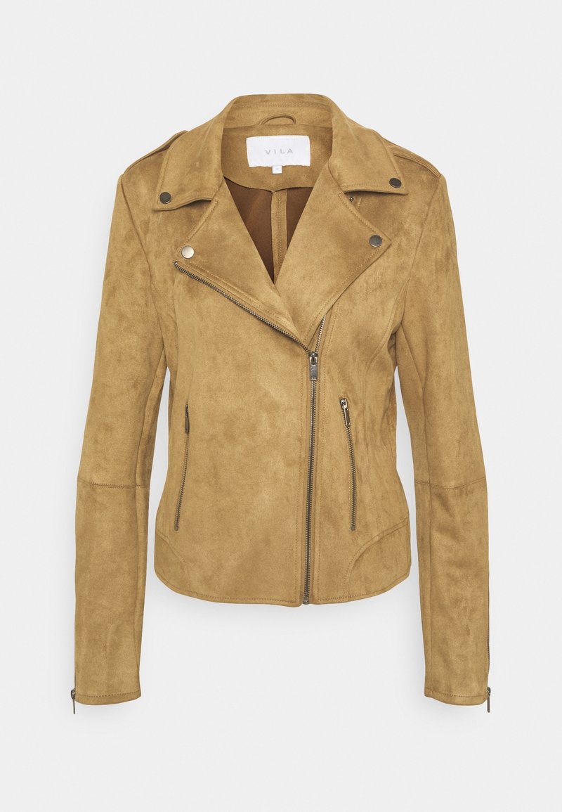 Tan faux suede motorcykeljacka med asymmetrisk dragkedja, skarp krage och två framfickor med dragkedja. Slät textur och åtsittande design.