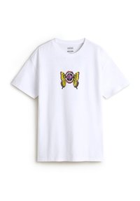 Hvid bomulds t-shirt med et centralt grafisk motiv af gule sommerfugle med pink og sorte accenter. Korte ærmer og klassisk rund halsudskæring.