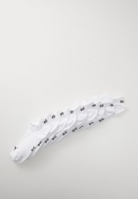 Bijele anklet čarape s crnim tekstom, uključujući oznake veličina 39-42 i logo. Materijal se čini glatkim, s standardnim dizajnom elastičnog manžeta.