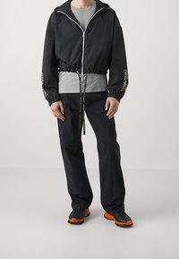 EA7 Emporio Armani Vindjacka - black