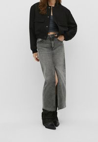 Stradivarius Bomberjacks - black