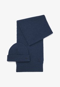 Unselected, dark blue four