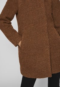 VILA Kort kappa / rock - mottled dark brown