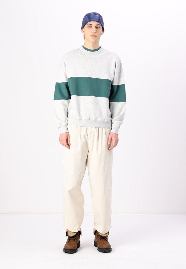 Essential Crew Sweatshirt - Sweatshirt3