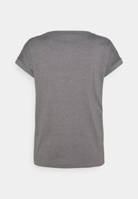 Grå kortærmet T-shirt lavet af blød bomuld. Rund halsudskæring, afslappet pasform og rullede ærmer. Ren bagside uden udsmykninger.
