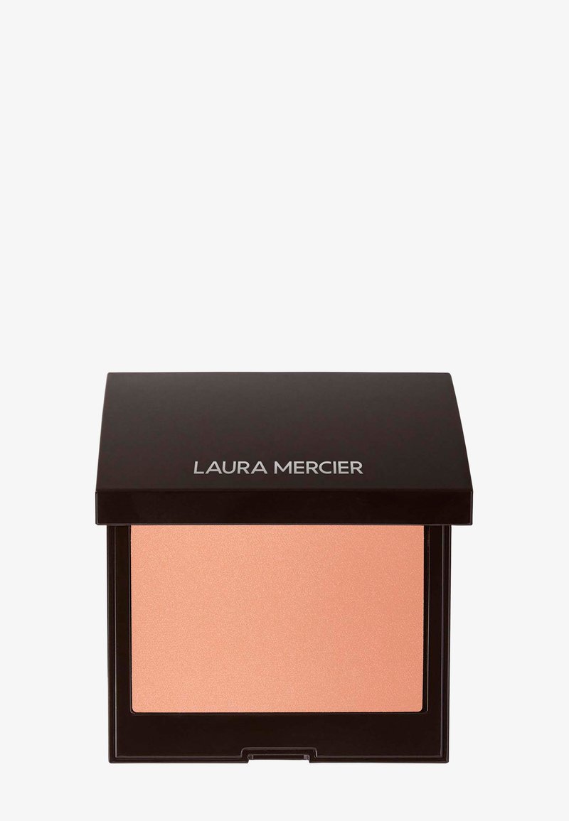 Kompakt rouge i en svart kvadratisk beholder, med et ferskenfarget pudder inni med en subtil glans og glatt tekstur.