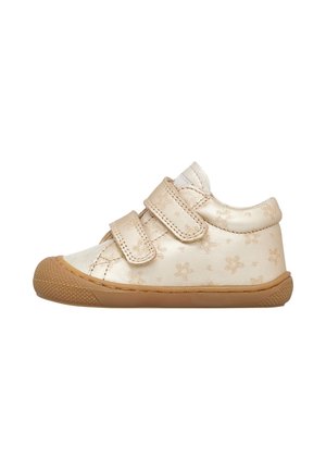 Scarpe per bambini in pelle dorata con motivo floreale, doppie cinghie con chiusura a strappo, punta arrotondata in gomma e suola in gomma marrone.