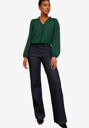 Love & Roses V NECK TRIM DOBBY - Pusero - green