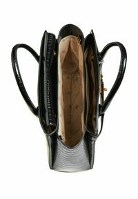 Zwarte croco-embossed totebag met twee handvatten en ritscompartimenten. Interieur heeft een beige voering met subtiel logo patroon.