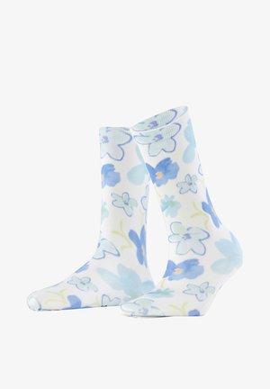 Weiße Sportsocken mit blauen und hellgrünen Blumenmustern, aufrecht präsentiert, wobei ein Socken leicht über den anderen gelegt ist.