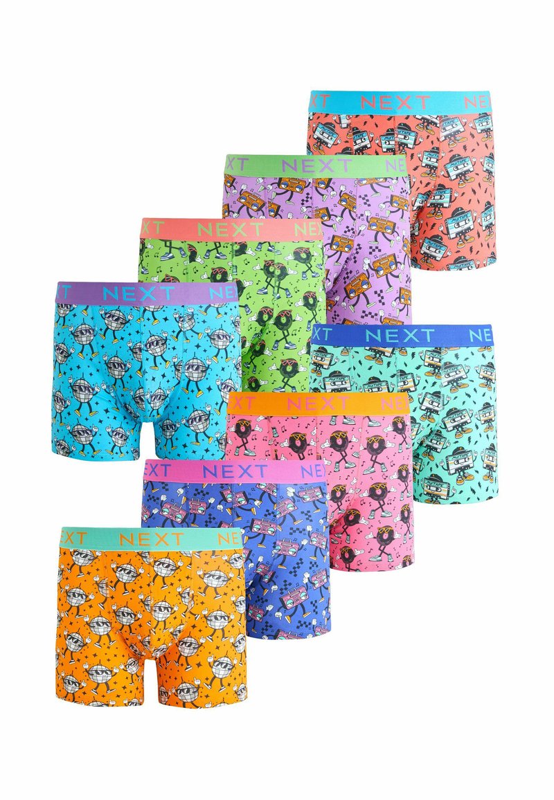 Pestrobarevné chlapecké boxerky s různými hravými vzory, vybavené jednobarevnými pasy s logem "NEXT". Materiály vypadají měkké a elastické.