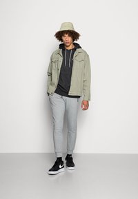 Nike Sportswear REVIVAL HOODIE - Sweatshirt com capuz - black/white