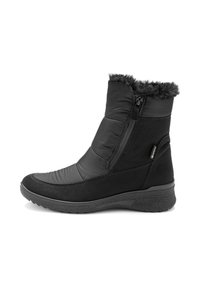 Botines negros que presentan una combinación de materiales lisos y texturizados, cierre con cremallera lateral y un borde de piel sintética en la parte superior.