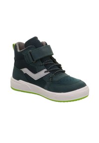 Sneaker alto verde scuro con suola bianca, battistrada verde, cinturino in Velcro e lacci neri, progettato per bambini.