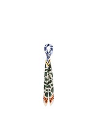 Bufanda de seda con un estampado floral en verde, azul y naranja, con extremos puntiagudos y una sección superior anudada para un estilo seguro.
