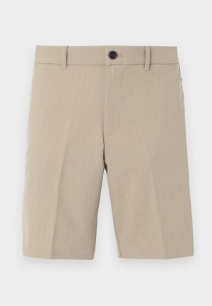 Beige Shorts mit flachem Bund, leicht strukturierter Oberfläche, einem Knopfverschluss, Gürtelschlaufen und zwei Seitentaschen. Figurbetonter Schnitt mit knie-langer Länge.