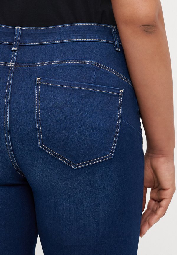 CARAUGSTA PUSH UP - Flared Jeans3