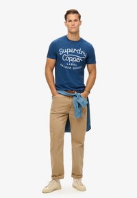 Superdry & Co SCRIPT niebieski