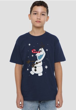 Dunkelblaues Baumwoll-T-Shirt mit einem Cartoon-Schneemann, der eine rot-gestreifte Zuckerstangen-Nase, schwarze Knöpfe und Schneeflocken-Akzente hat.