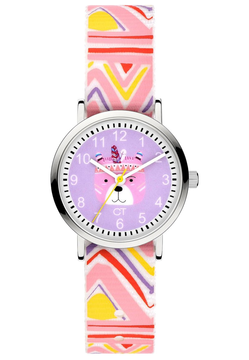 Uhr mit einem silbernen runden Gehäuse, lila Zifferblatt mit einem Bärenmotiv und einem bunt gemusterten Stoffarmband in Pink, Gelb und Rot.