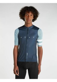 Maillot de cyclisme marine à manches courtes, motif géométrique bleu clair sur les épaules, fermeture éclair à l'avant et accents réfléchissants en forme de triangle.