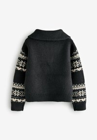 Pull en maille de couleur gris foncé avec un col épais. Les longues manches présentent des motifs de flocons de neige blancs sur un fond noir. Poignets et ourlet côtelés.