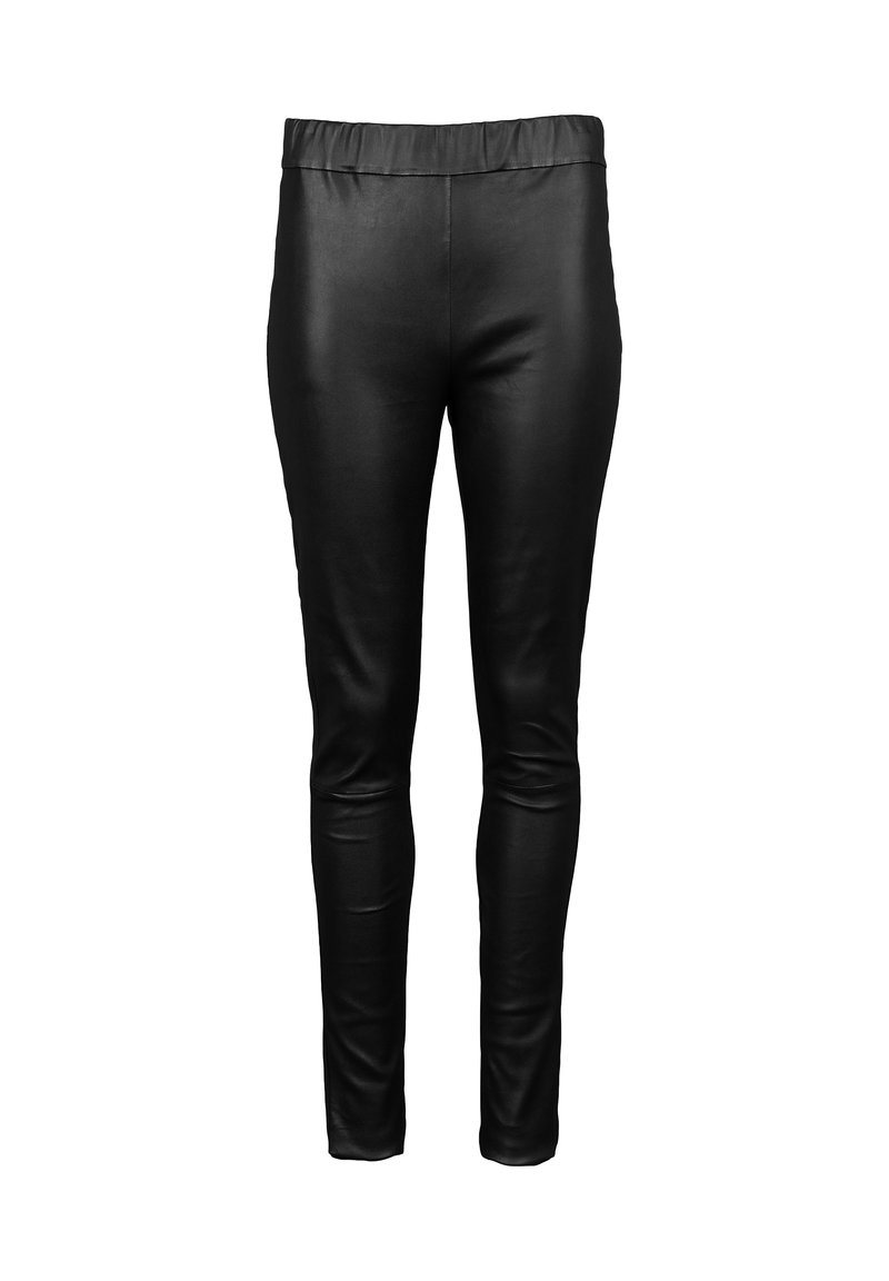 Zwarte leren legging met een elastische tailleband, een gladde textuur en een aansluitende pasvorm die naar beneden toe smaller wordt bij de enkels. Geen zichtbare hardware of patronen.