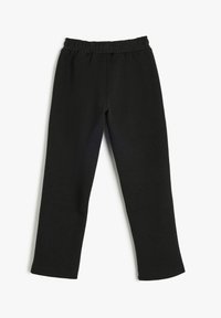 Pantalones negros con cintura elástica y diseño de pierna recta, hechos de una tela suave. Sin patrones visibles ni detalles de hardware. Simples y funcionales.