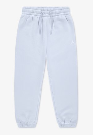 Šviesiai mėlynos laisvalaikio kelnės su elastinga juosmens juosta ir raišteliais. Kojų apačioje yra manžetai, viršutinėje dešinėje šlaunies dalyje – baltas logotipas.