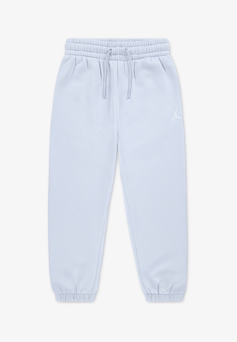 Ανοιχτό μπλε φόρμας με ελαστική μέση και κορδόνι. Διαθέτει ρεβέρ στους αστραγάλους και λευκό λογότυπο στο πάνω μέρος του δεξιού μηρού.