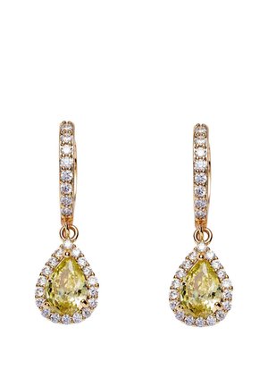 Boucles d'oreilles pendantes en or avec des pierres jaunes en forme de poire entourées de petits diamants blancs sur des créoles ornées de diamants.