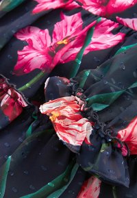 Baker by Ted Baker BAKER BY TED BAKER NAVY FLORAL TIERED DRESS - Rochie de zi - navy