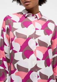 Eterna VISKOSEBLUSE - REGULAR FIT - Button-down blouse - koralle