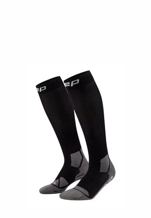 Paar schwarz-graue knielange Sportsocken mit verstärktem Fersen- und Zehenbereich und weißem Markentext nahe dem oberen Rand.