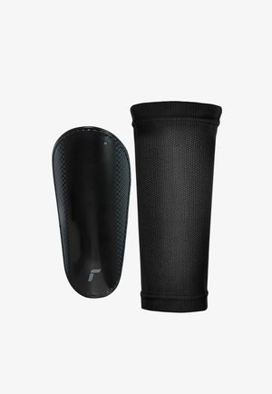 Espinilleras negras con una carcasa de plástico lisa y una funda de malla transpirable. La carcasa presenta un diseño de diamantes y un logotipo en relieve.