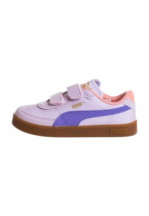 Sneakers per bambini in viola e rosa con cinturini in velcro, tessuto testurizzato e suola in gomma marrone con il logo Puma.