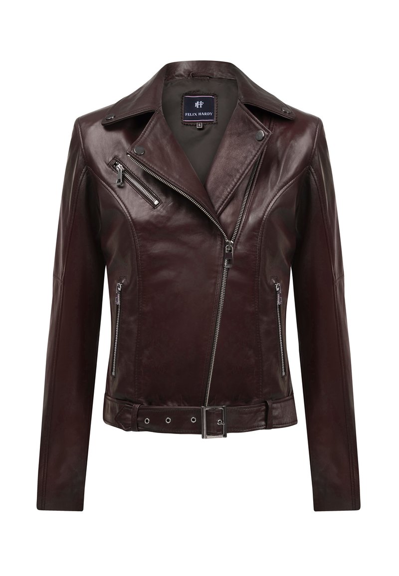 Bordeaux leren motorkurkt jacket met een notch-kraag, ritszakken en een ceintuur in de taille. Gladde textuur met een subtiele glans.