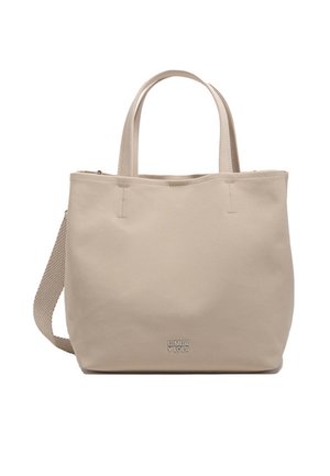 Bolso tote beige con asas dobles, una correa de hombro desmontable y un pequeño logo plateado "Bimba y Lola" en el centro delantero.