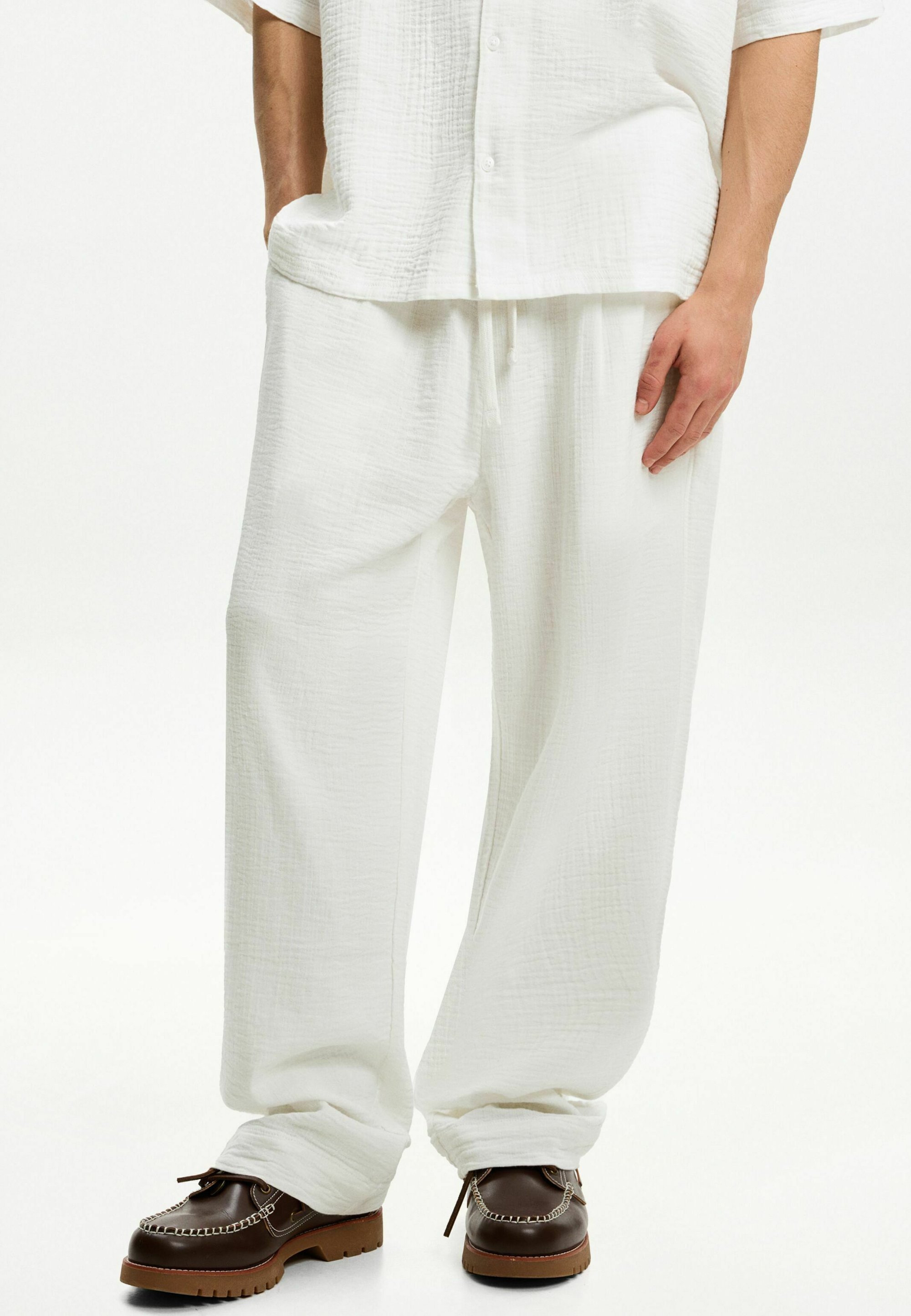 Pantalon Bershka Blanc Cassé Femme - Coton - Taille 36 - Coupe Boyfriend - Occasion Très Bon État