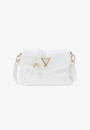 Bolso de piel blanca de Guess con logotipo triangular en tono dorado y correa de hombro ajustable, patrón de chevron acolchado, cierre de clasp.