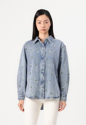ONLVERA FLOWER SHIRT  - Chemisier - light blue