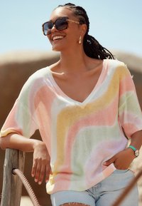 Next V-NECK GEM - Print T-shirt - orange