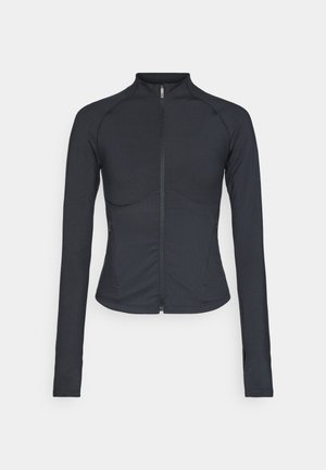 Schwarze langärmelige Jacke mit durchgehendem Reißverschluss, figurbetontem Schnitt, leichter Elastizität und Nahtdetails. Der Stoff wirkt glatt und leicht.